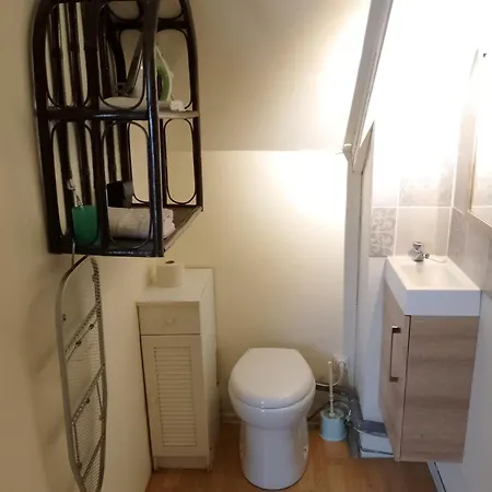 Et Salle D Eau Privees Dans Maison En Bord De Riviere Quarto em Acomodações Particulares Le Mans