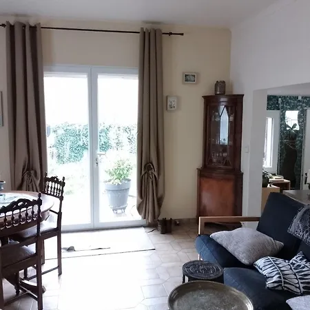 Quarto em Acomodações Particulares Et Salle D Eau Privees Dans Maison En Bord De Riviere *